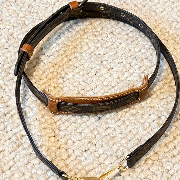 Authentic Louis Vuitton Vintage Canvas Monogram strap with Shoulder Pad - Picture 4 of 11